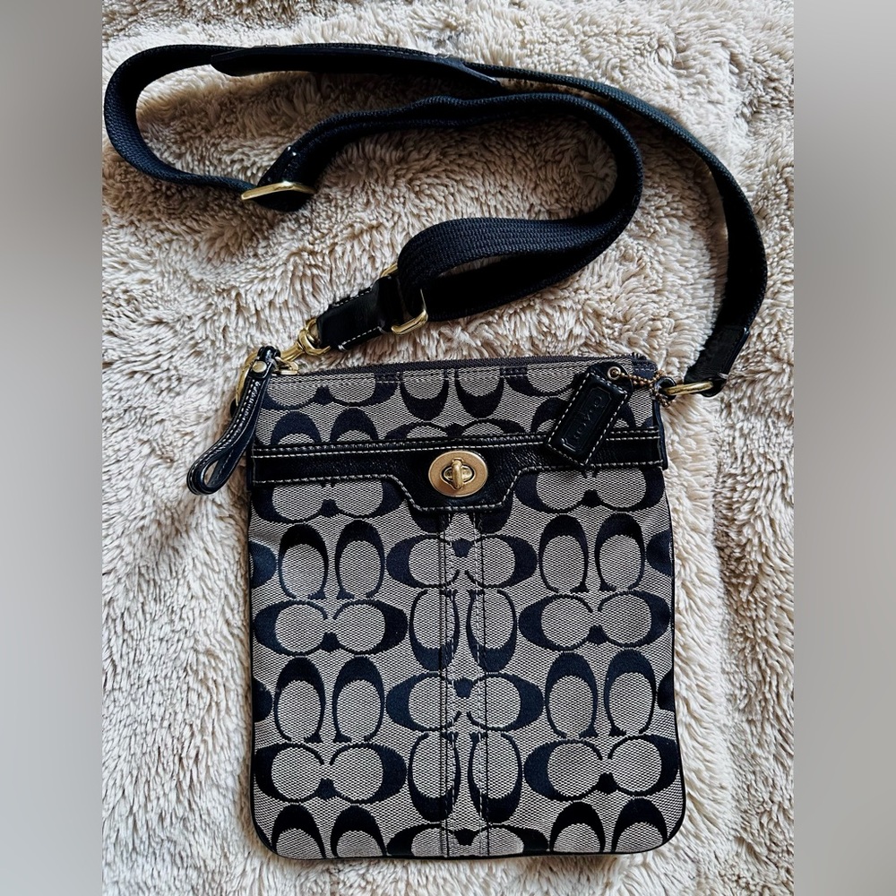 Coach Signature Navy Blue Crossbody Bag 💝